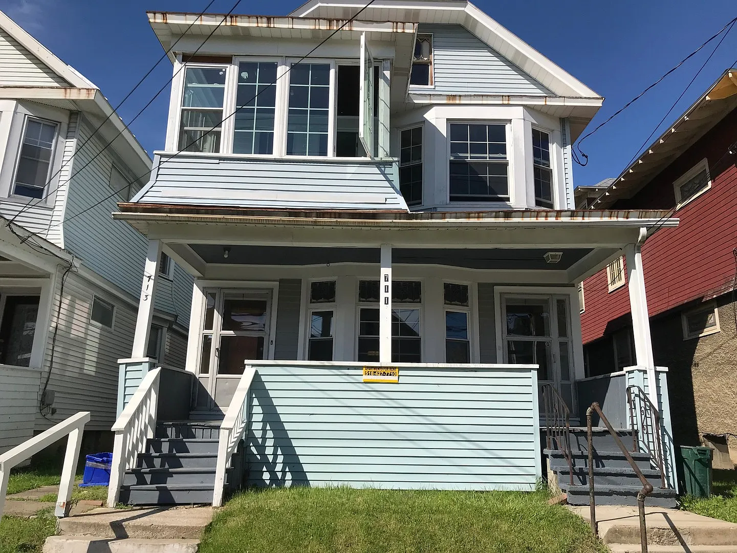 Beautifully modernized 5 bedroom, 1.5 bathrooms, 1st floor — Photo 1