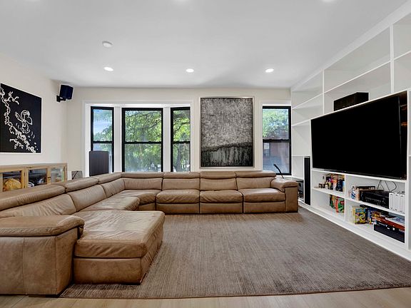 4th image of 1400 W Flournoy St #1