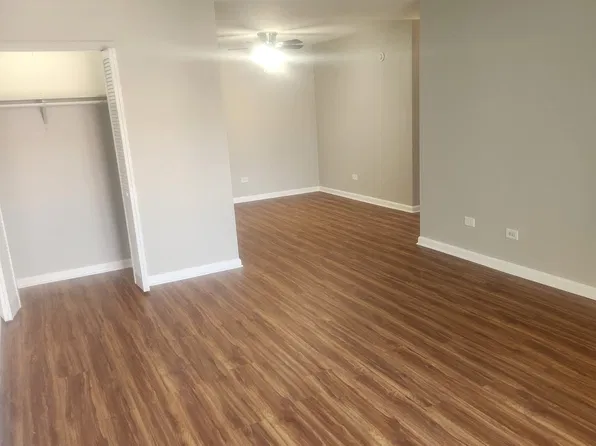 226 Shorewood Dr APT 2C, Glendale Heights, IL 60139