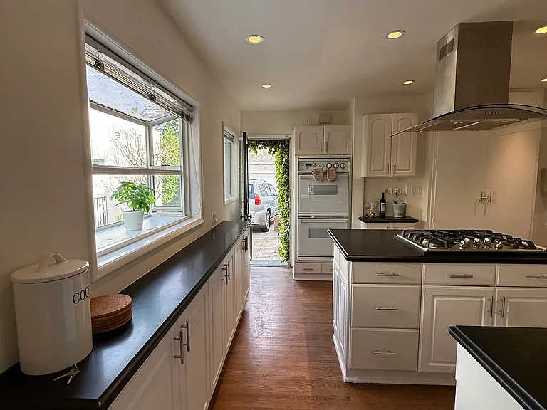 8748 Ashcroft Ave — Photo 25