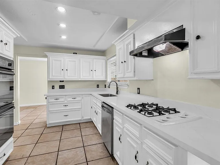 15830 Pipers View Dr — Photo 7