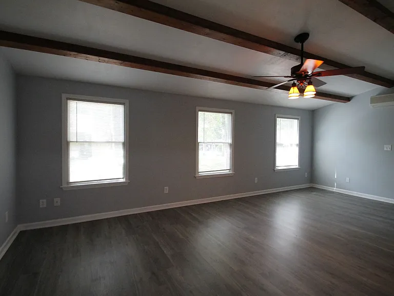 806 Beech Dr — Photo 10