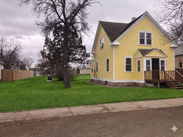 206 2nd Ave E