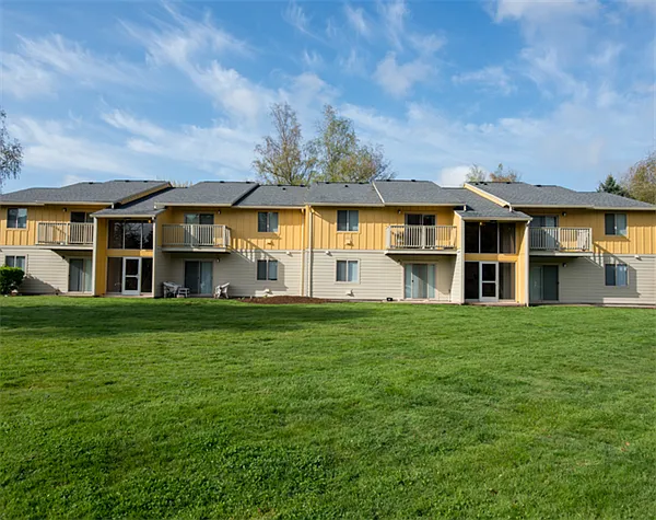 Parklane Apartments — Photo 10