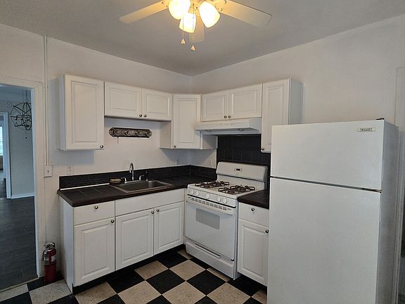 3rd image of 193 Wickham Ave #2R