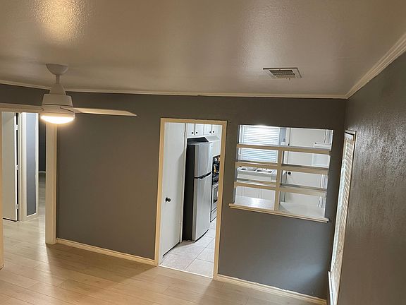 4th image of 1208 Meadowbrook Dr