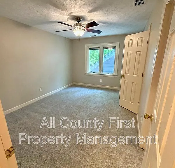 2438 Kings Arms Dr NE — Photo 22