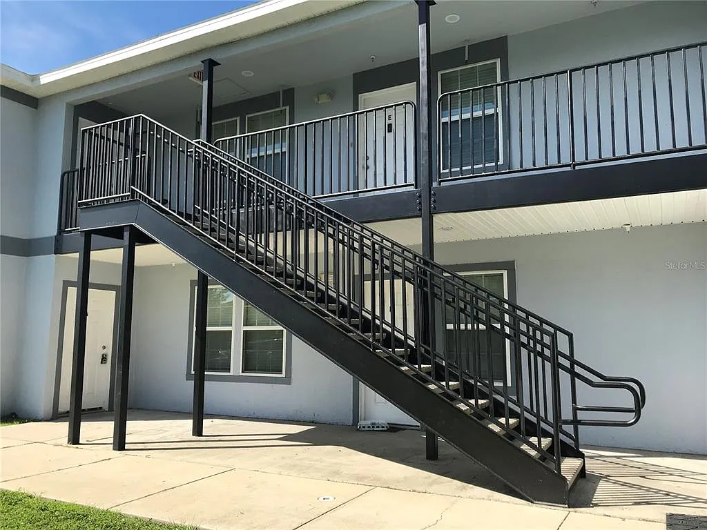 3 bed, 2.0 bath, 1120 sqft, $1,749 — Photo 2