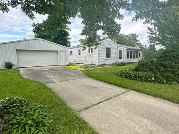 19 9th St NE, Oelwein, IA 50662
