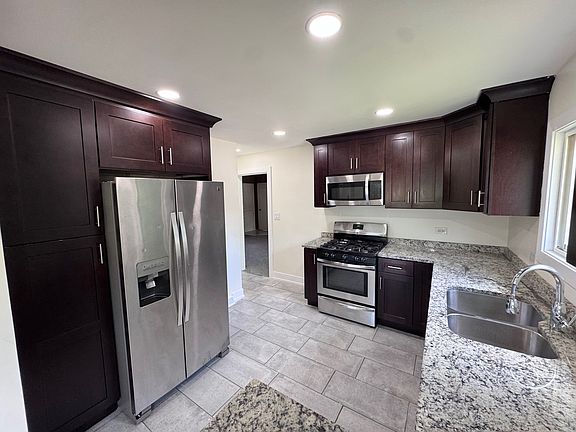 4th image of 837 Wilcox Ave
