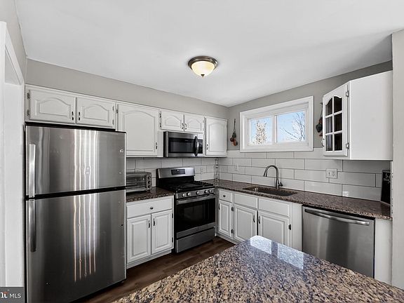 5th image of 311 W Maiden Ln