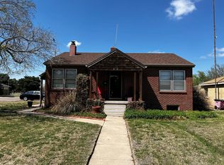 3220 Meadowlark Ln, Great Bend, KS 67530