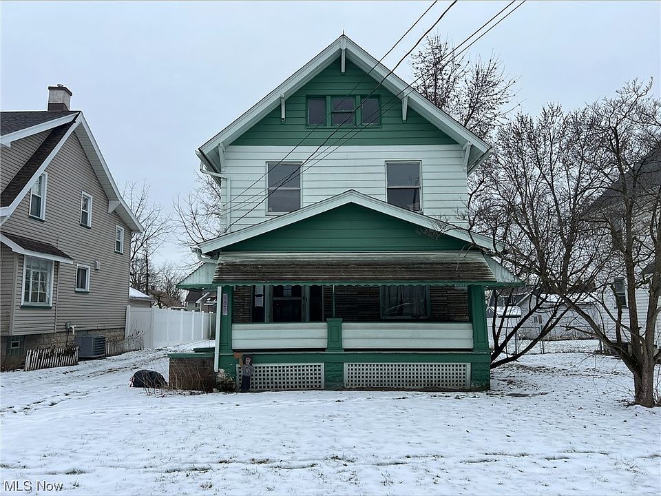 1st image of 225 E 2nd St