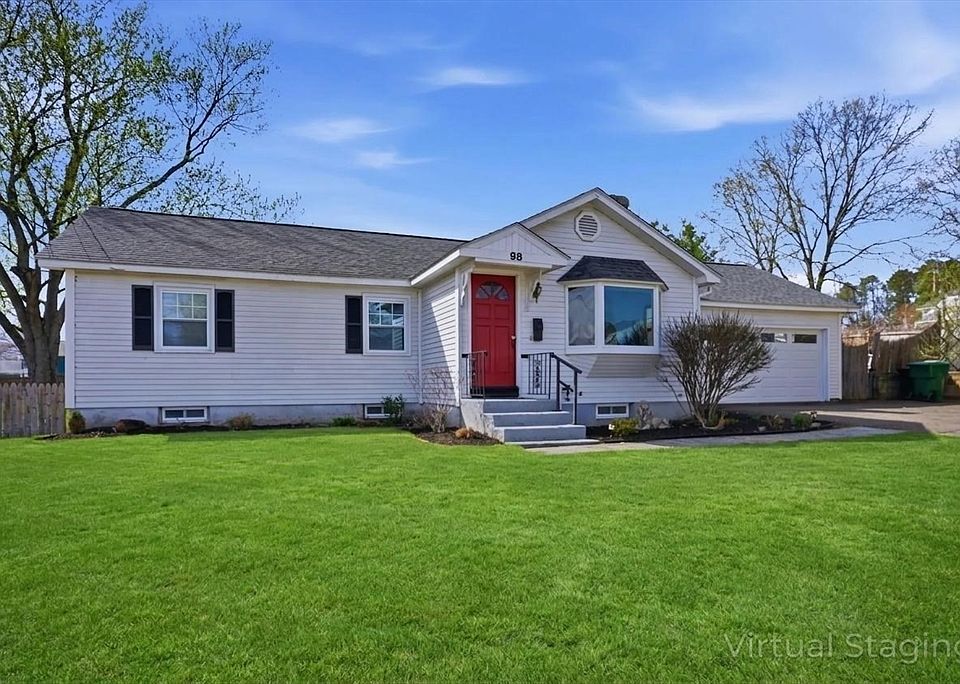 1st image of 98 Greenpoint Cir