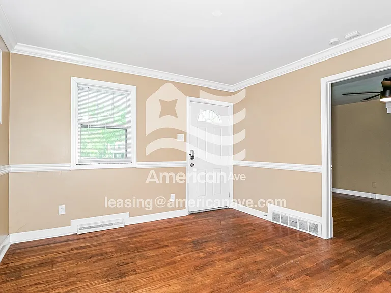 1457490_004_living_room_4.jpg