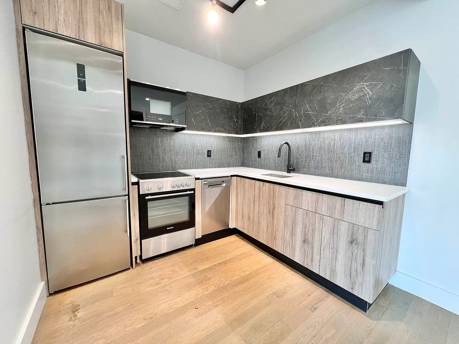 2809 Snyder Avenue — Photo 3