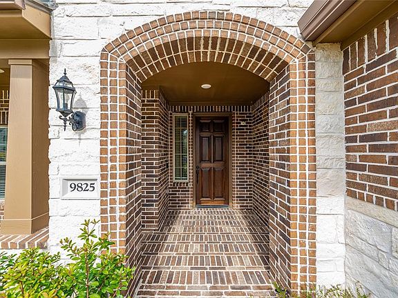 2nd image of 9825 Arrowbrook Ln