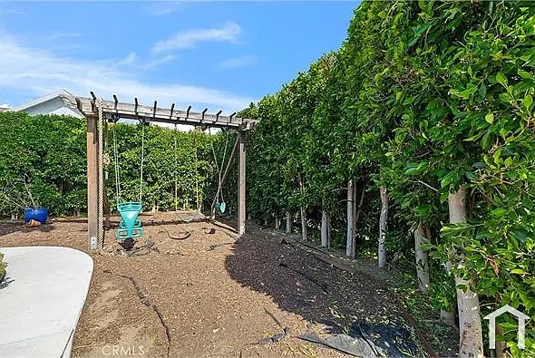 2754 Kenwood Ave — Photo 11