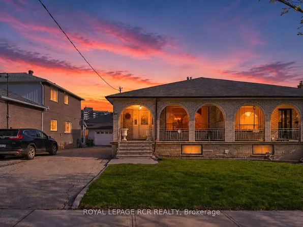 39 Dovehouse Ave, Toronto, ON M3J 1A3