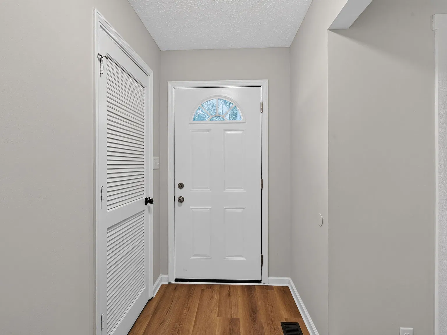 3 bed, 1643 sqft, $2,450 — Photo 3