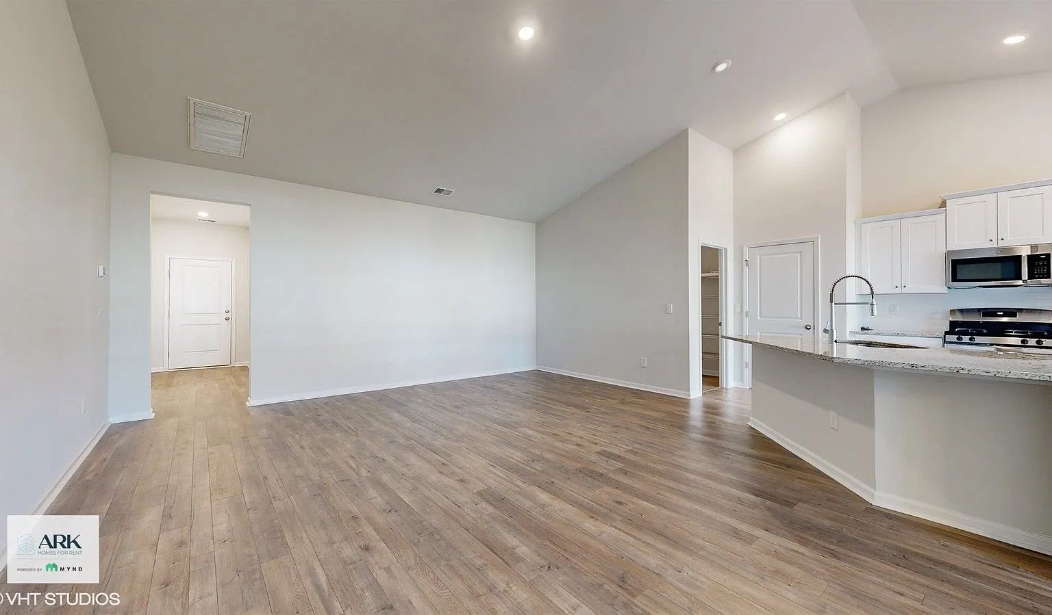 3 bed, 2.0 bath, 1772 sqft, $2,195 — Photo 2