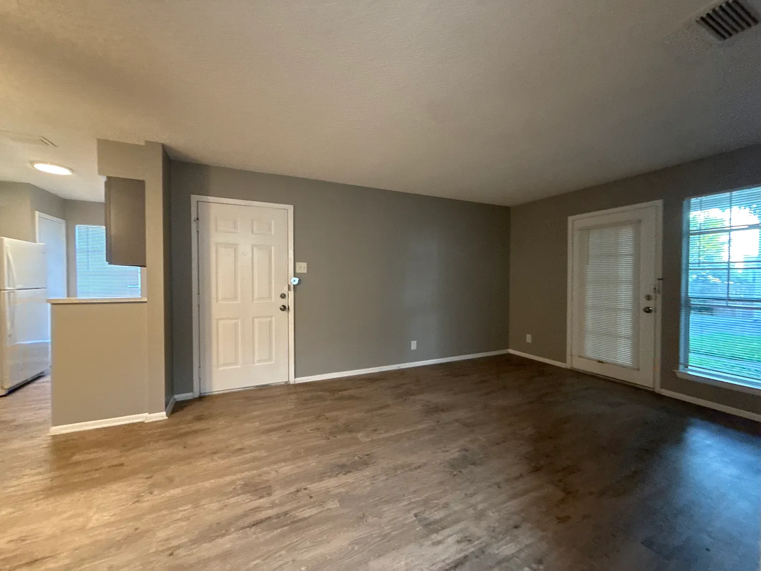 1 bed, 700 sqft, $1,050 — Photo 3