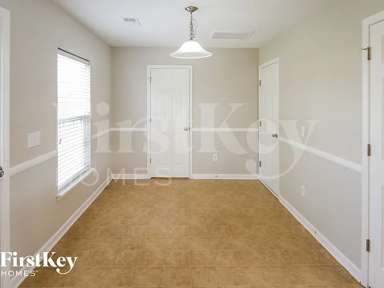 615 Silver Moss Dr — Photo 4