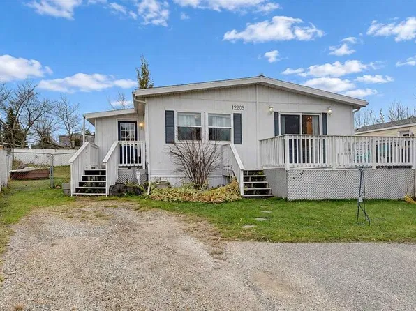 12205 W 97a St, Grande Prairie, AB T8V 6Y1