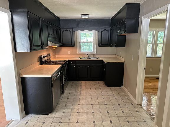 3rd image of 1243 Essex Pl