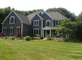 84 Sycamore Ln, Saunderstown, RI 02874