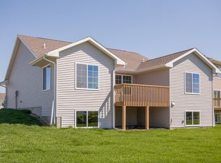 1131 Crescent View Dr NE, Cedar Rapids, IA 52402