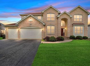 5767 Red Oak Dr, Hoffman Estates, IL