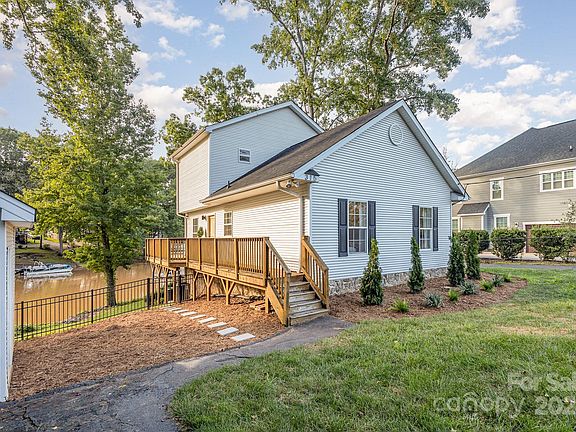 3rd image of 315 Paradise Cir