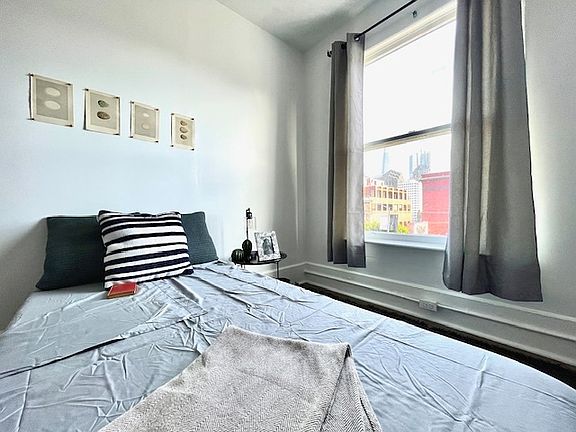 4th image of 400 Broadway St #40