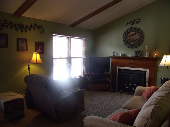 4th image of 941 Highland Ln