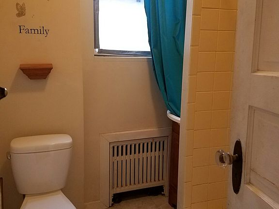 3rd image of 1365 E Sedgley Ave