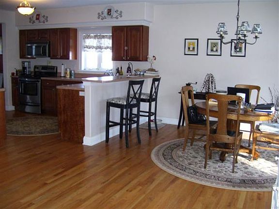 3rd image of 13 Lucille Ln