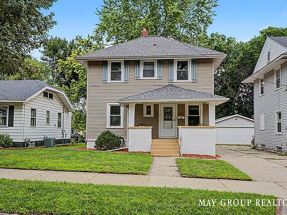 3rd image of 143 Burr Oak St NE