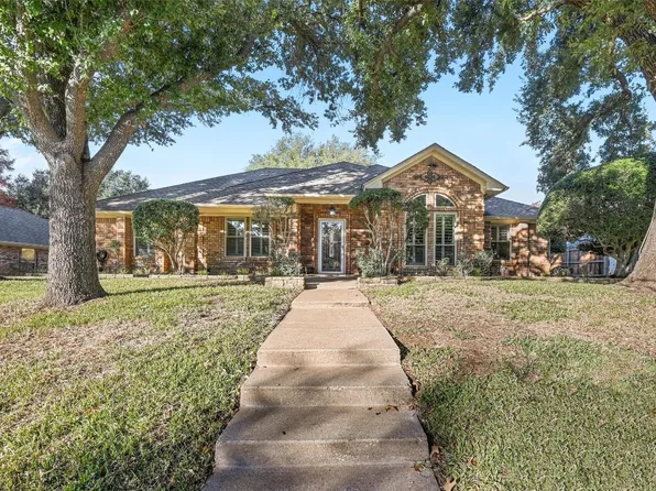 1807 Bent Tree Dr, Euless, TX 76039