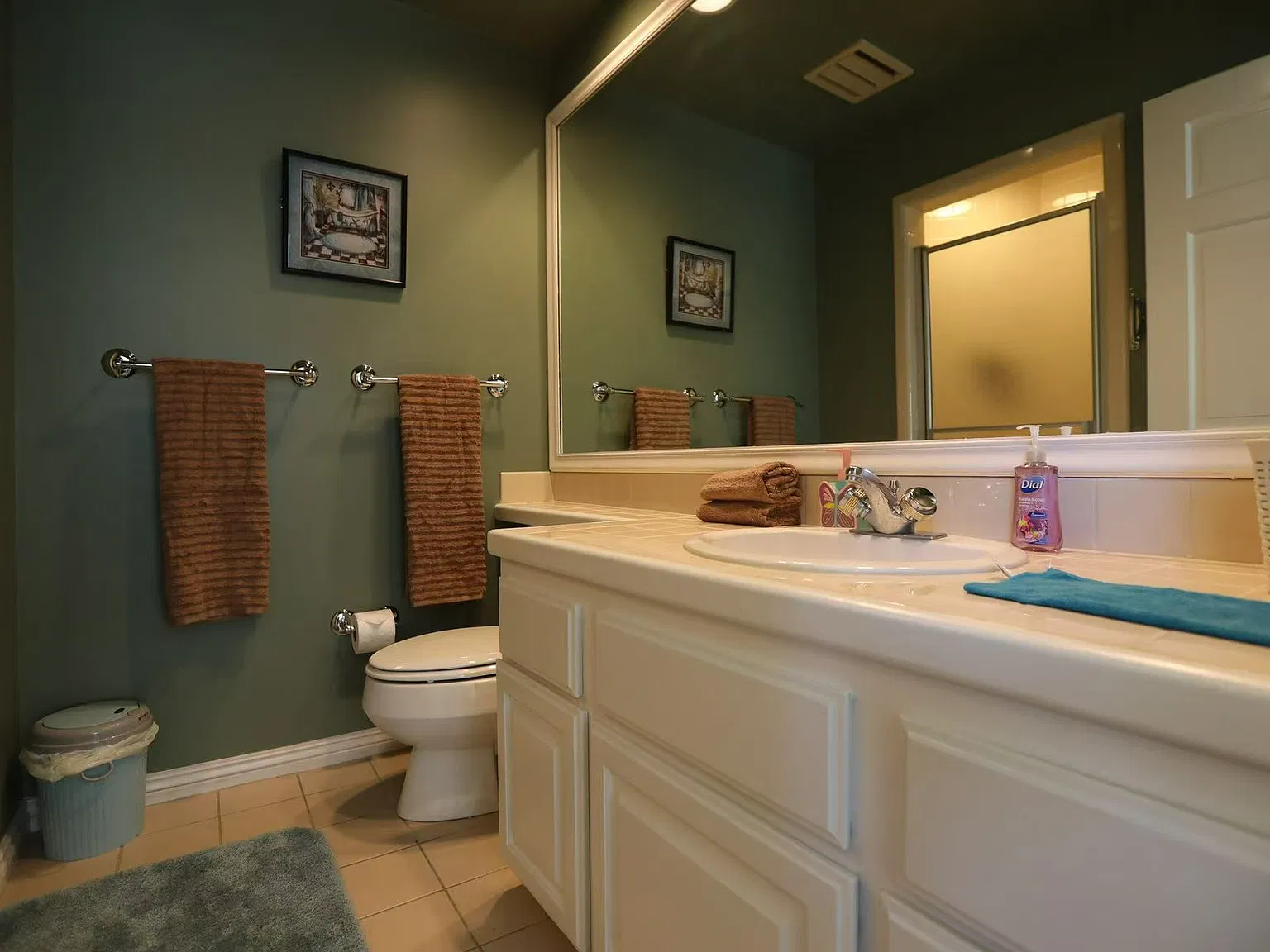 5 bed, 4.5 bath, 4600 sqft, $10,500 — Photo 3