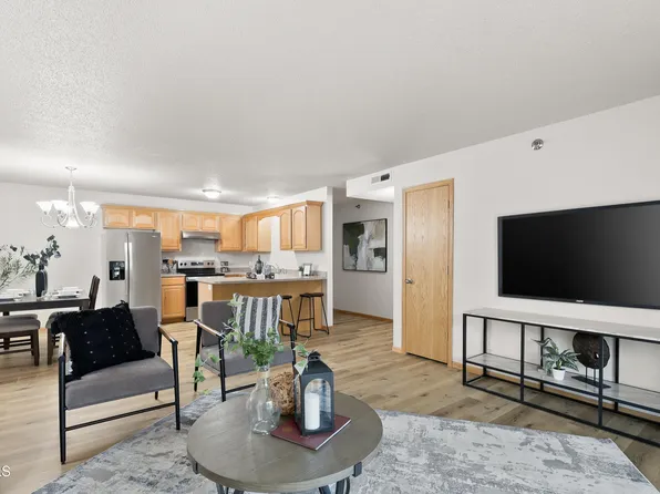4000 McKenzie Dr SE #9, Mandan, ND 58554