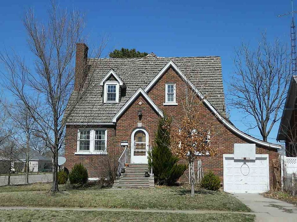 1st image of 302 E 10th St