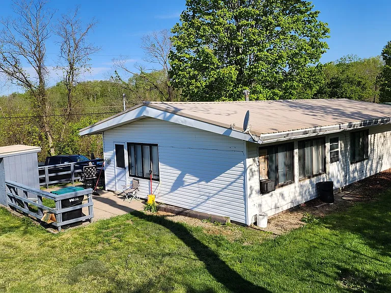 201 Woods Edge Ln — Photo 14