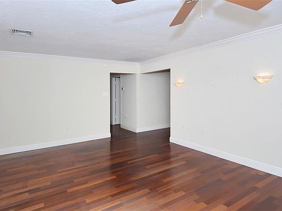5th image of 3924 Glen Oaks Manor Dr