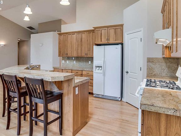 5th image of 4812 NE 143rd Cir
