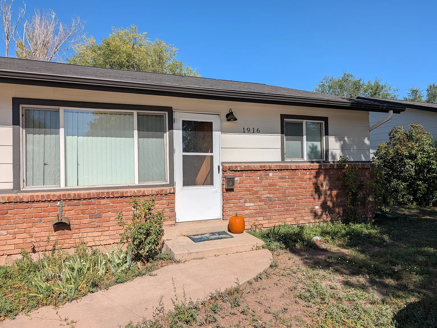 2 bed, 850 sqft, $1,500 — Photo 1