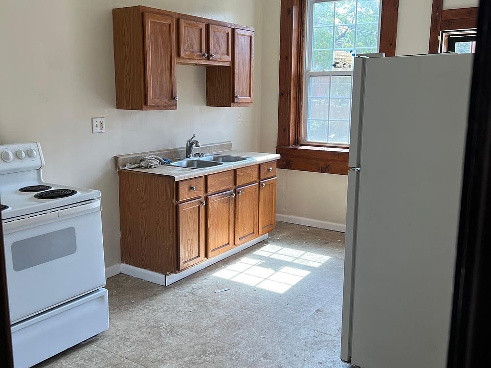 1st image of 4514 Clarence Ave #1
