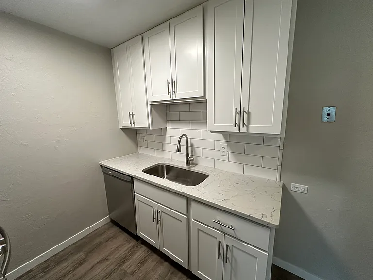 Brand New Remodeled Nina Flats — Photo 3