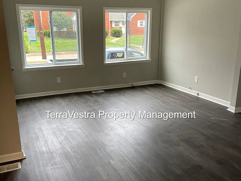 427 South Main Street — Photo 8