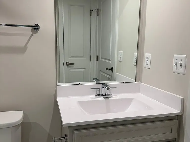 250 E Main St — Photo 19